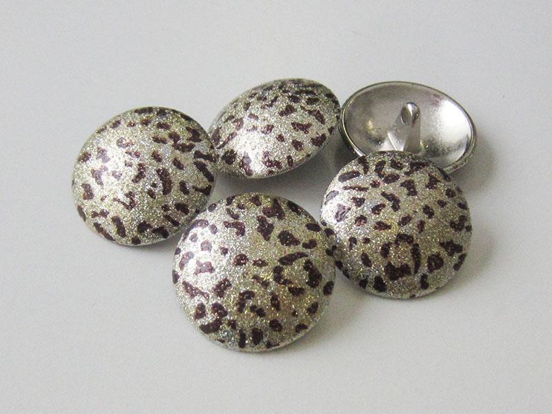 www.Knopfparadies.de - 3167le - Attraktive Glitzerknöpfe aus Metall mit Leomuster