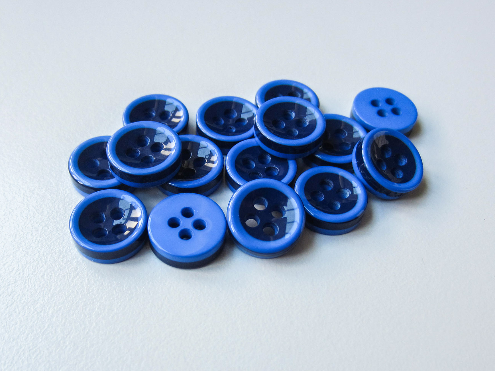 Kinderknöpfe in blau