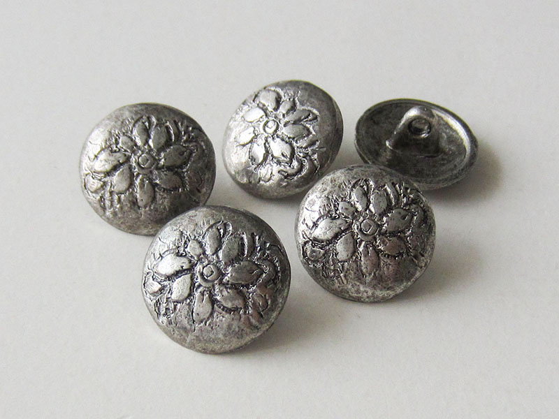 www.Knopfparadies.de - 5809as - Fesche Metallknöpfe mit Blume in Antik Optik