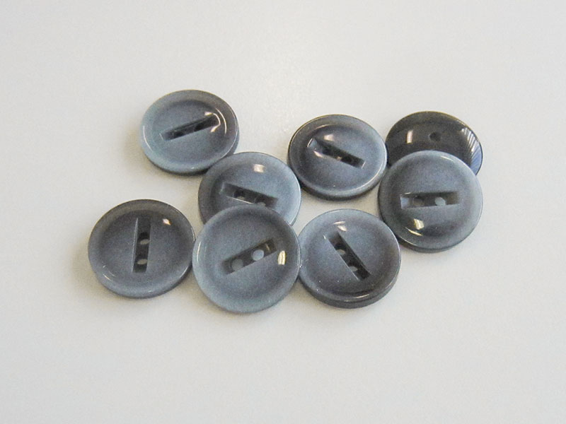 www.Knopfparadies.de - 1056gr - Kleine Zweilochknöpfe aus Kunststoff in Grau / Schwarz