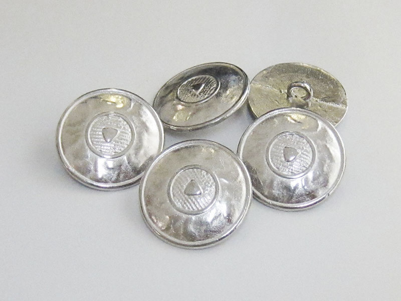 Silberfb. Metall Knopf wie aus Mittelalter o. Antike