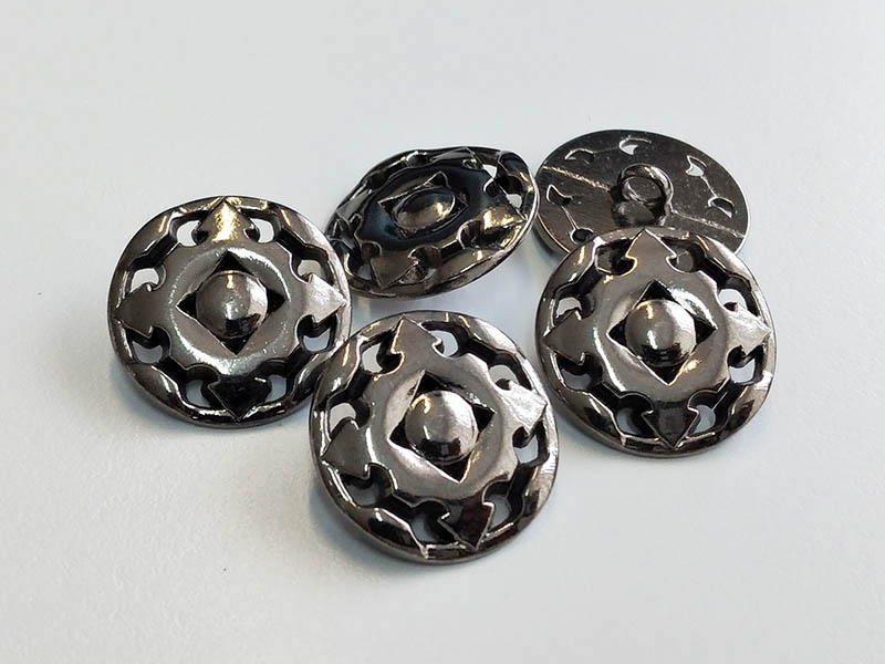 www.knopfparadies.de - 6425ch - Chromfarbene Metallknöpfe mit Durchbruchmuster