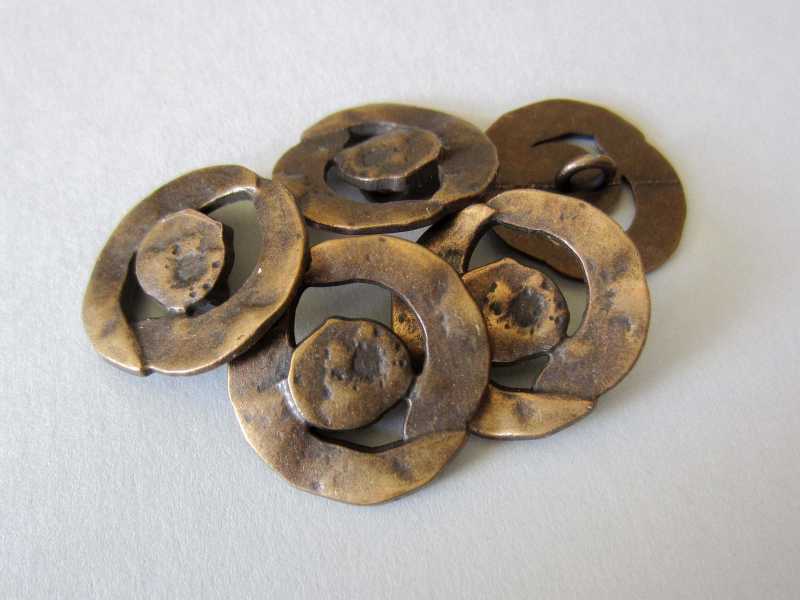 www.knopfparadies.de - 5481am - Tolle mittelalterliche Metalknöpfe mit Durchbruch