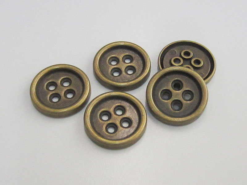 www.Knopfparadies.de - z454me - Einfache Vierlochknöpfe aus Metall in Altmessing