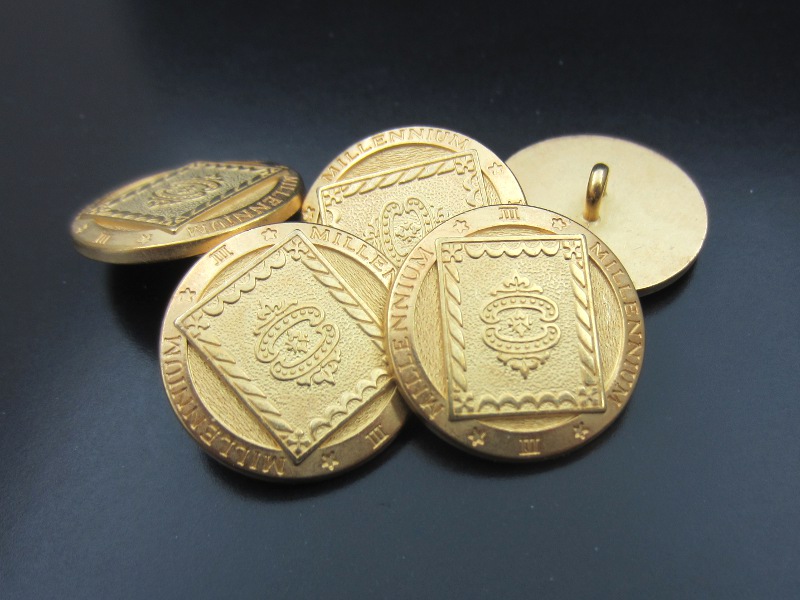 Fantasiereicher goldfb. Metallknopf B-WARE