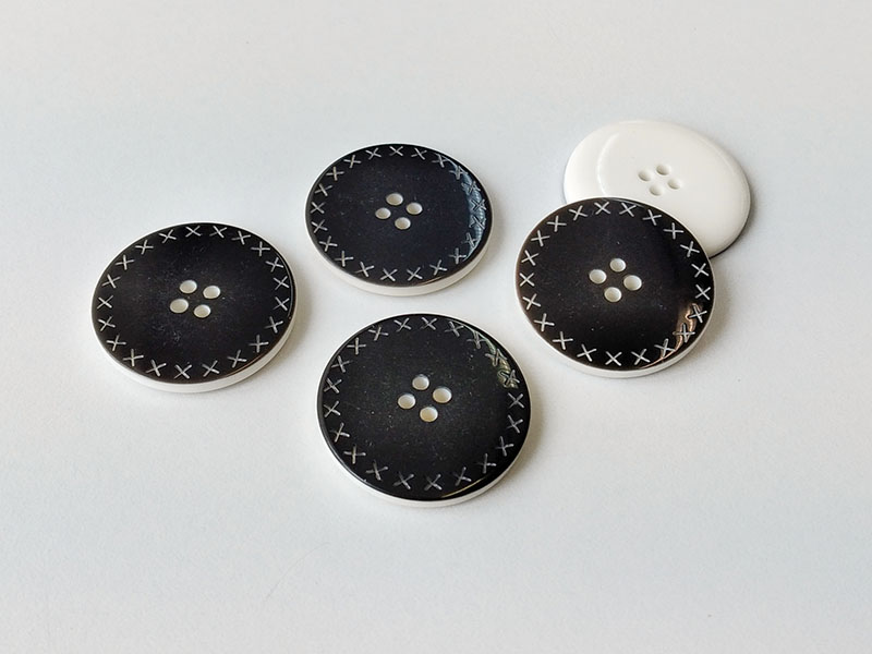 www.knopfparadies.de - 5369sc - Vierlochknöpfe aus Kunststoff in schwarz-weiß