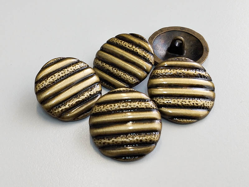 www.knopfparadies.de - 0661me - Messingfarbene Metallknöpfe mit Streifenmuster