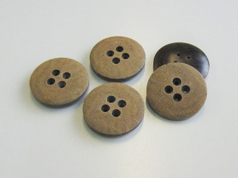 www.Knopfparadies.de - 3190br - Kreative braune Vierlochknöpfe aus Kunststoff wie Holzknöpfe