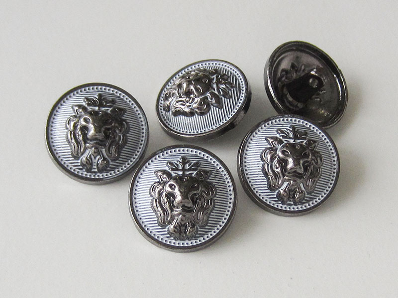 www.Knopfparadies.de - 1527cw - Extravagante Metallknöpfe mit Löwen Motiv
