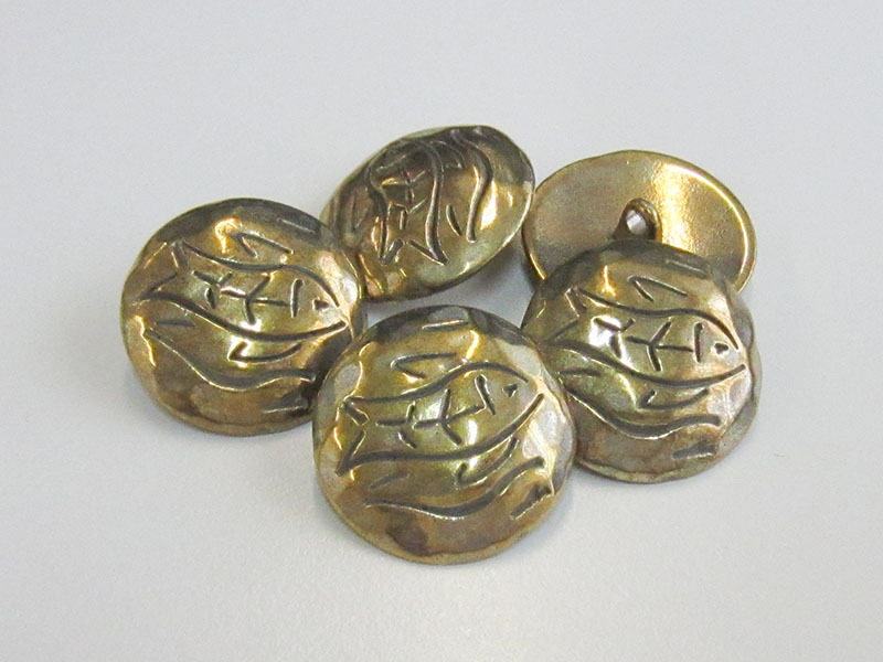 Metallknopf mit Fisch-Motiv