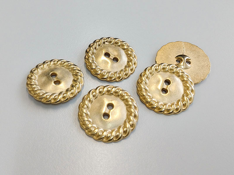 www.knopfparadies.de - 6096go - Goldfarbene Metallknöpfe mit zwei Löchern und breitem Rand