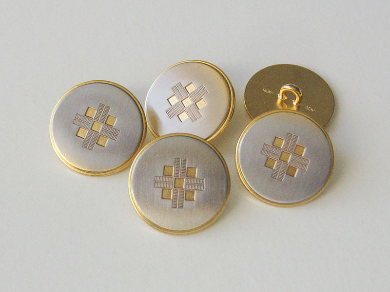www.Knopfparadies.de - 3075bi - Elegante Metallknöpfe In Biolor-Optik mit Kreuz / Günstigere B-Ware