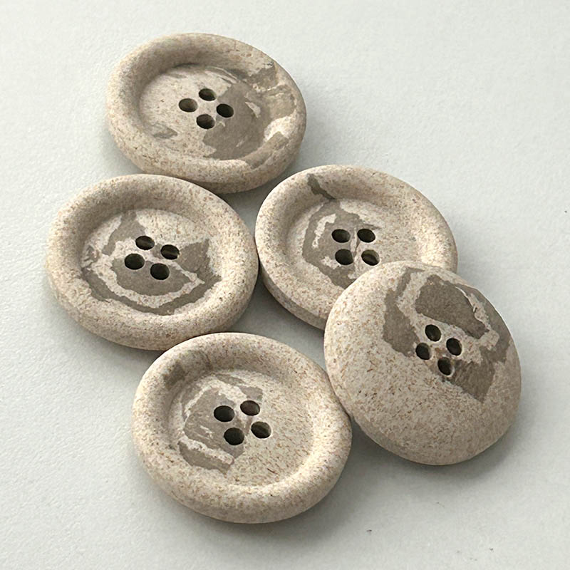 Kunststoffknöpfe in heller Steinoptik, creme-beige, 4-Loch, Schüsselform