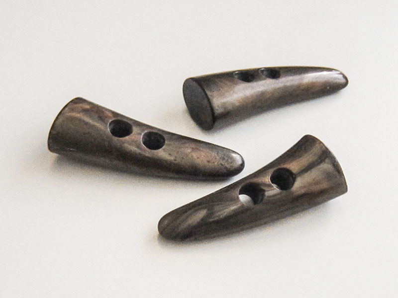 www.knopfparadies.de - 3731br - Braun schimmernde Knebelknöpfe aus Kunststoff - günstige B-WARE!