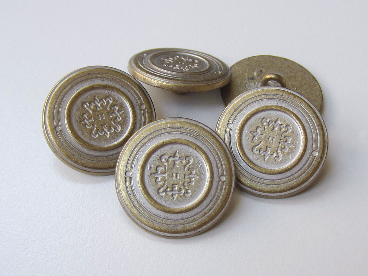 www.Knopfparadies.de - 5554ms - Edle Metallknöpfe mit Lilien Motiv