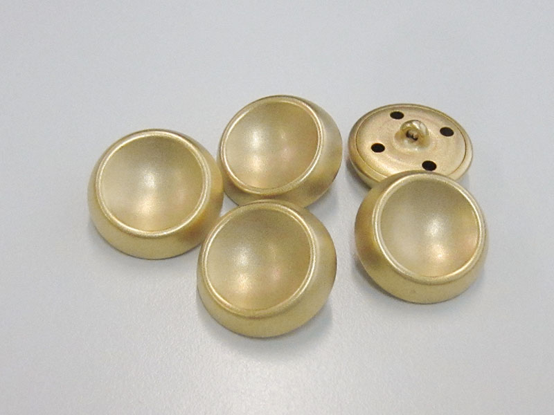 Leichter matt goldfarb. Metallblech Knopf In Napf Form