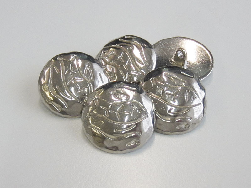 Metallknopf mit Fisch-Motiv