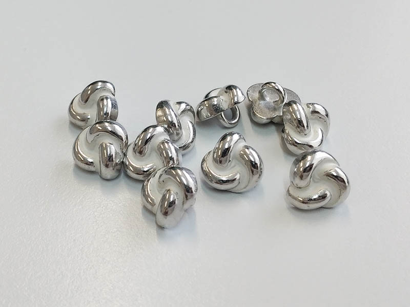 www.knopfparadies.de - 6492sw - Kleine hübsche Metallknöpfe in Knotendesign