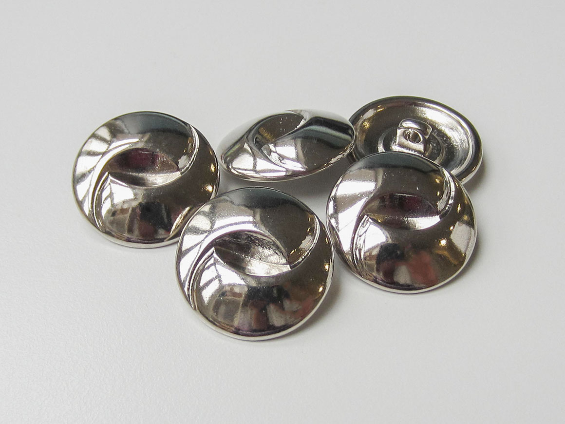 Eleganter silberfarb. Metall Knopf in apartem Design