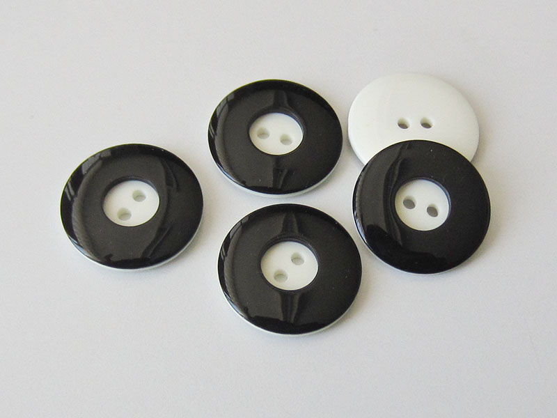 www.Knopfparadies.de - 4416sc - Edle schwarz weiße Zweiloch Kunststoffknöpfe