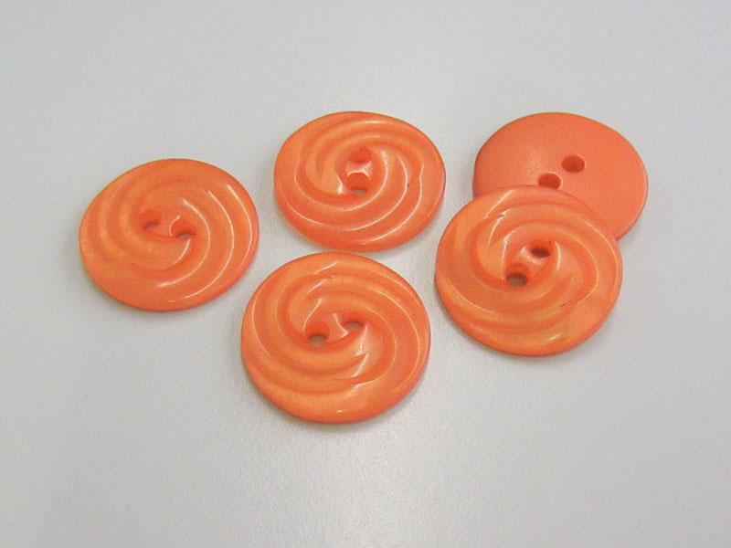 www.Knopfparadies.de - 4424ap - Edle Zweilochknöpfe aus Kunststoff in Apricot mit Perlmuttschimmer