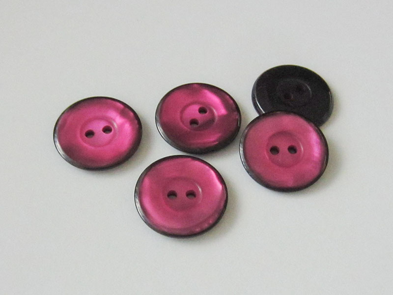 www.knopfparadies.de - 3334rw - Pink.-schwarz schimmernde Kunststoffknöpfe
