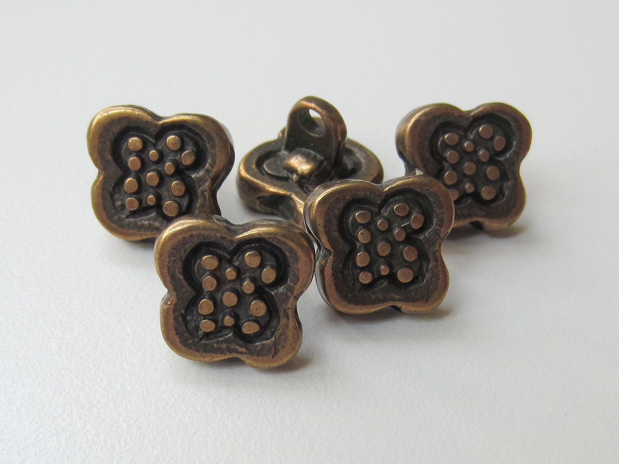 Eigenwilliger messingfb. Metall Knopf in Blumen Form