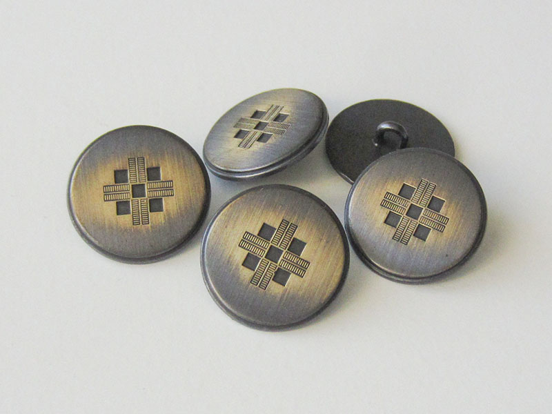 www.Knopfparadies.de - 3075am - Gebürstete Metallknöpfe mit Kreuz in Altmessing mit kleinen Mängeln