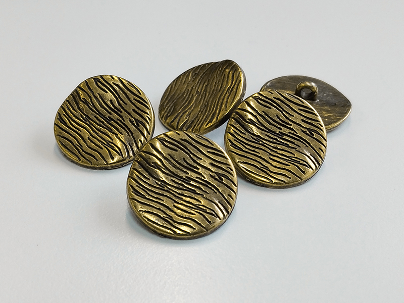 www.knopfparadies.de - 6073me - Glänzend messingfarbene Metallknöpfe mit Animal Print