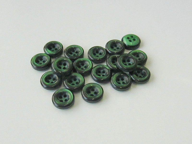 www.knopfparadies.de - 1368gr - Dunkelgrüne Blusenknöpfe aus Kunststoff