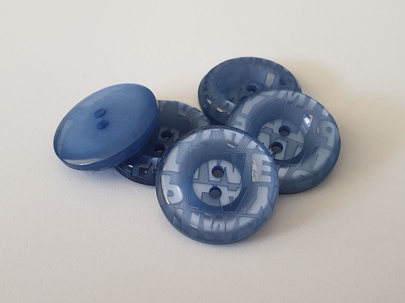 www.knopfparadies.de - 2120bl - Blau schimmernde Mantelknöpfe