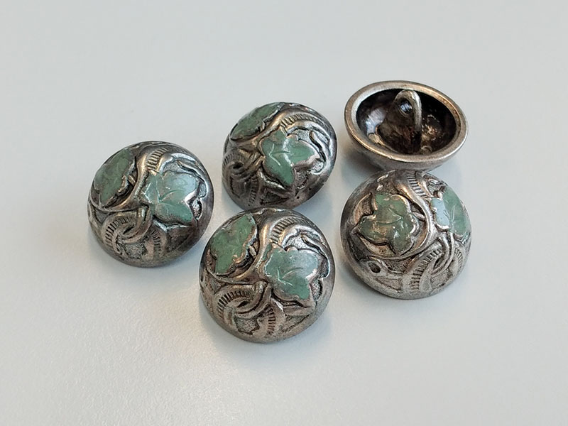 Nostalgische altsilber-hellblau-grüne Halbkugelknöpfe aus Metall in Jugendstil-Design