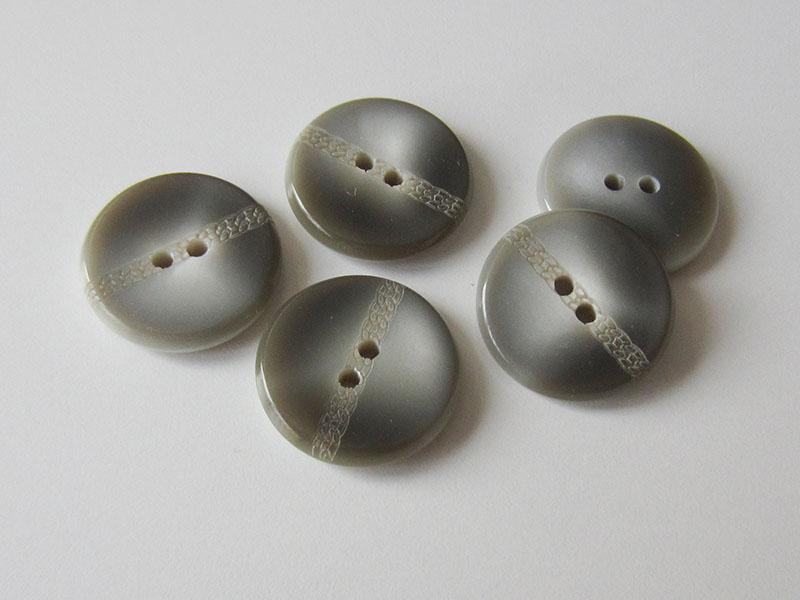 www.knopfparadies.de - 3027wg - Grau weiß schattierte Kunststoffknöpfe in Tabletten Form mit Zierband
