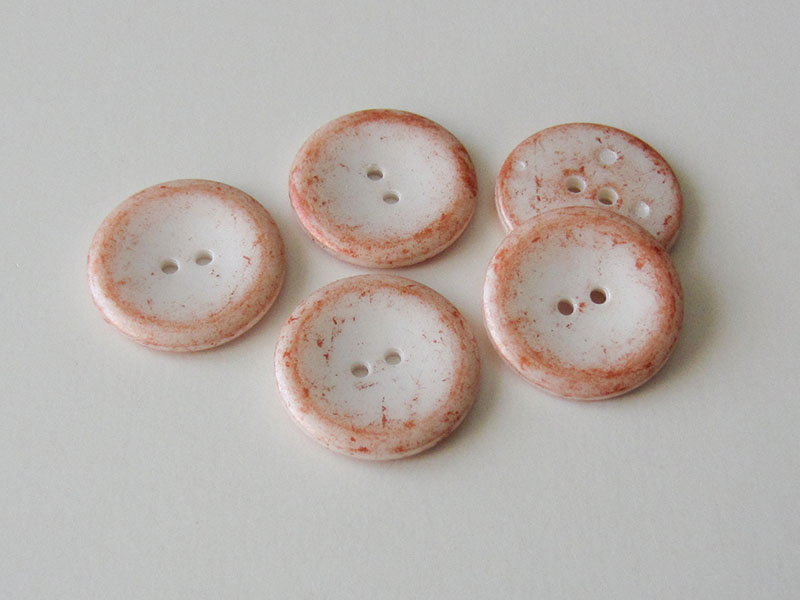 www.Knopfparadies.de - 4418or - Kreative perlmuttweiße Kunststoffknöpfe mit metallic orangefarbener Melierung