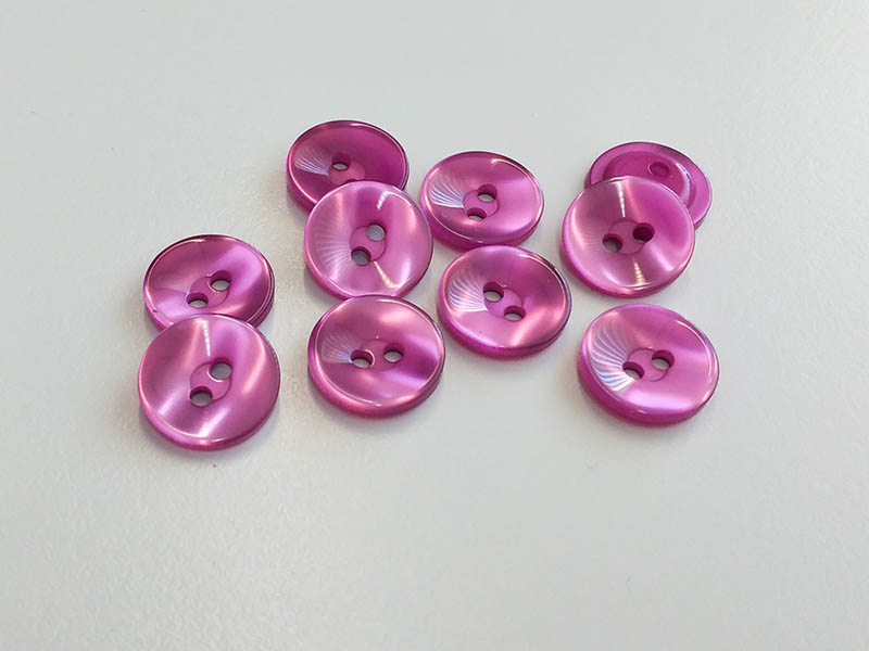 www.knopfparadies.de - 3582li - Lila-pink schimmernde Kunststoffknöpfe
