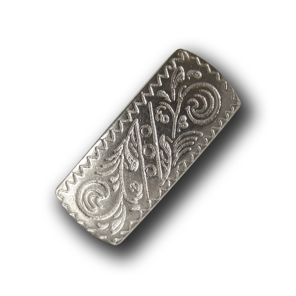 Rechteckiger Metall Ösen Knopf mit filligranem Muster
