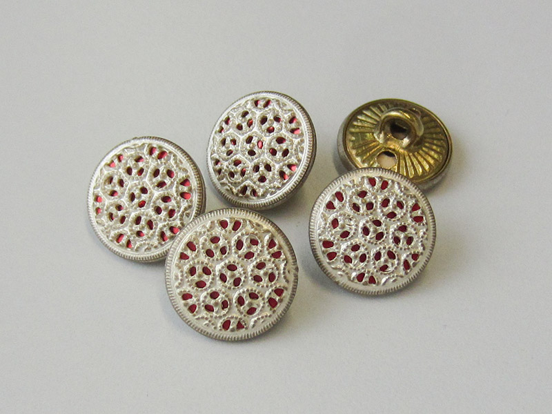 www.knopfparadies.de - 5559ro - Metallblechknöpfe mit rotem Inlay