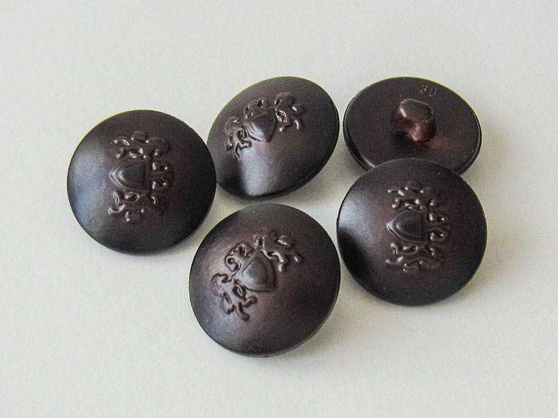 www.Knopfparadies.de - 1670br - Braune Kunststoffknöpfe mit Wappen Motiv wie Lederknöpfe