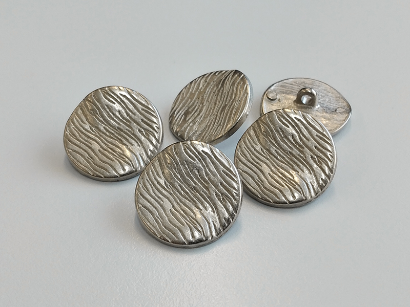 www.knopfparadies.de - 6073si - Silberfarbene Metallknöpfe mit Animal Muster Zebra