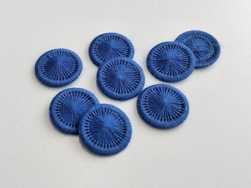 www.knopfparadies.de - 6413kb - Blau eingefärbte Wäscheknöpfe