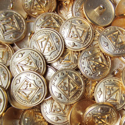 Goldfarbener Knopf mit Golfmotiven