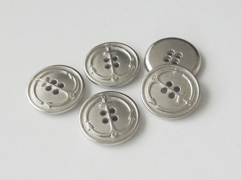 www.knopfparadies.de - 5804sm - Matt silberfarbene Metallknöpfe mit Anker als Motiv