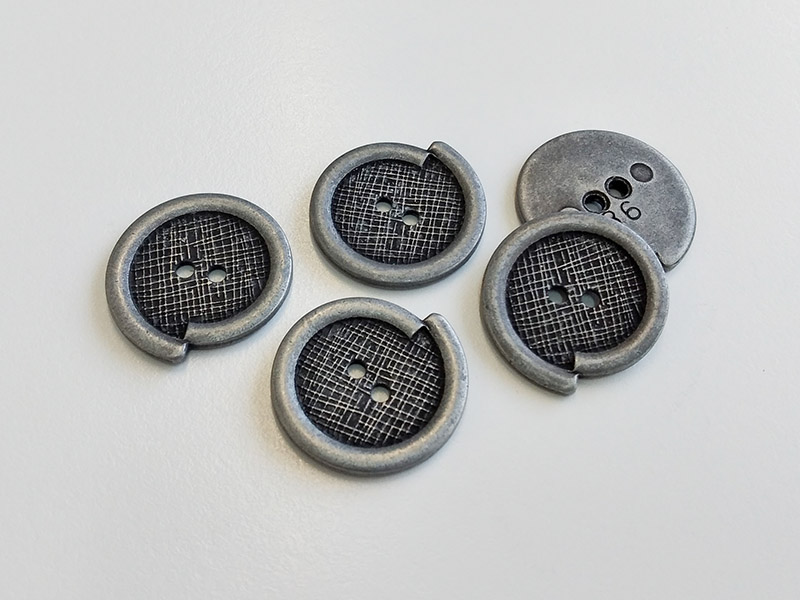 www.knopfparadies.de - 4496ei - Eisenfarbene Metallknöpfe mit zwei Löchern und versetztem Rand