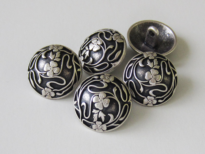 www.knopfparadies.de - 5913as - Metallknöpfe in altsilber mit Jugendstilmuster