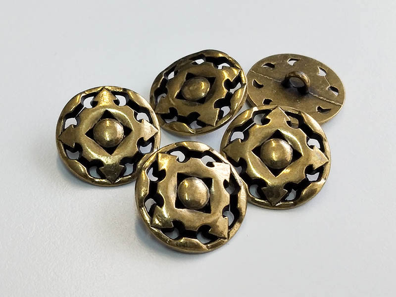 www.knopfparadies.de - 6425me - Messingfarbene Metallknöpfe mit Durchbruchmuster
