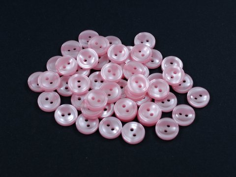 Kleiner rosa perlmuttartiger Blusen Kunststoff Knopf