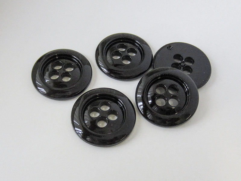 www.Knopfparadies.de - 3835sc - Große schwarze Kunststoffknöpfe für Jacken & Mäntel