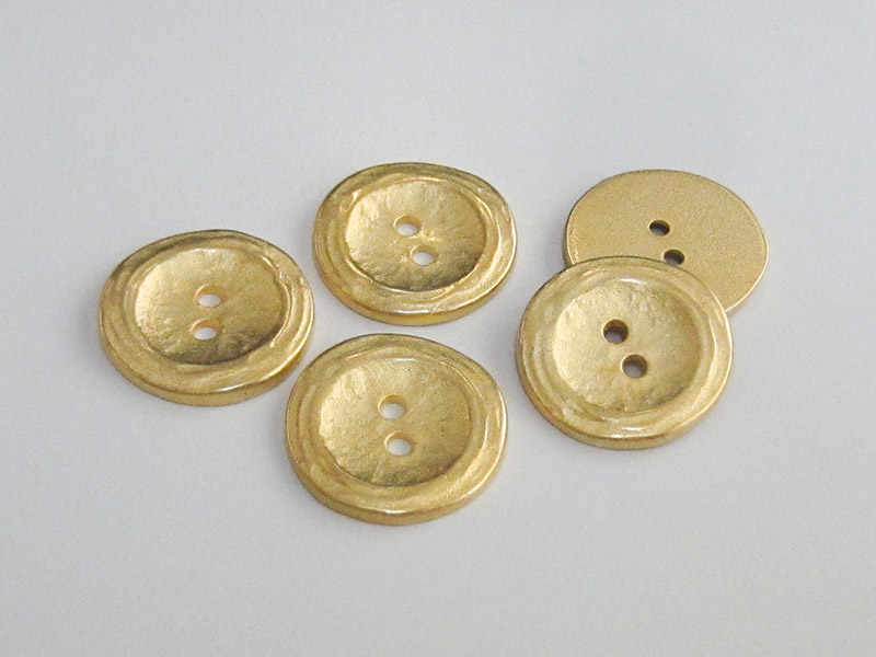 www.knopfparadies.de - 2818go - Matt goldfarbene Metallknöpfe mit zwei Löchern