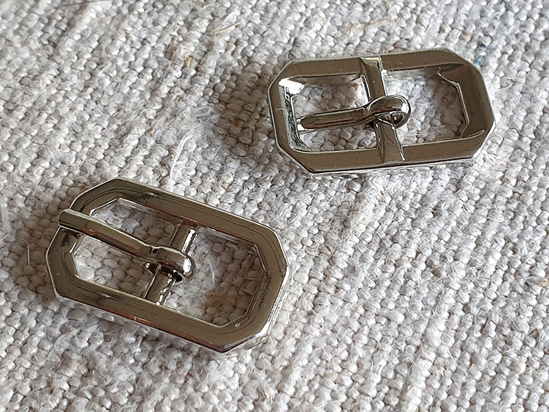 Sehr kleine Gürtelschnallen aus Metall - mit Dorn - 8mm Innenmaß