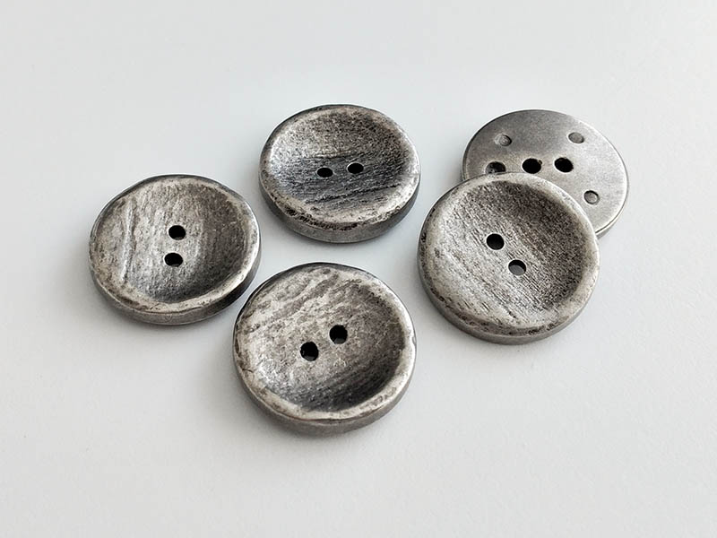 www.knopfparadies.de - 6442as - Leichte, altsilberfarbene Knöpfe aus Kunststoff in Metalloptik